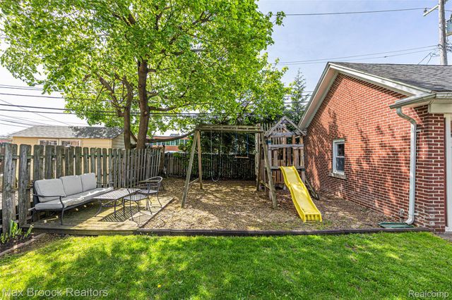 916 Knox Street, Birmingham, MI 48009