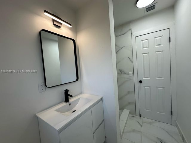 860 NW 171st St, Miami Gardens, FL 33169