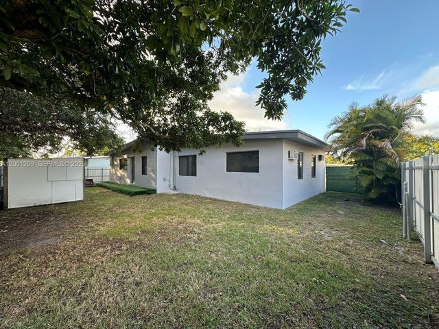 860 NW 171st St, Miami Gardens, FL 33169