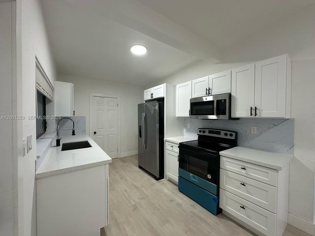 860 NW 171st St, Miami Gardens, FL 33169