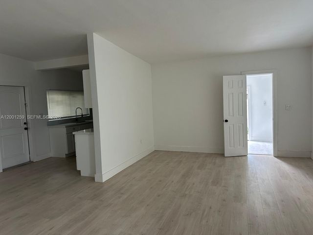 860 NW 171st St, Miami Gardens, FL 33169