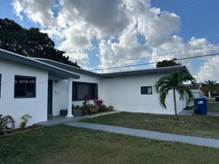 860 NW 171st St, Miami Gardens, FL 33169