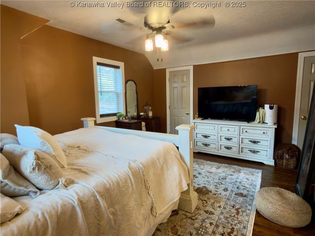 1018 Highland Drive, St Albans, WV 25177