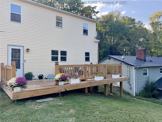 1018 Highland Drive, St Albans, WV 25177