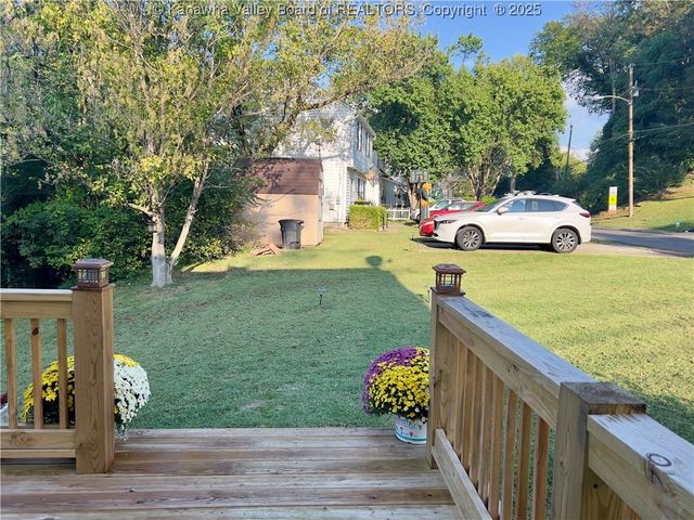 1018 Highland Drive, St Albans, WV 25177