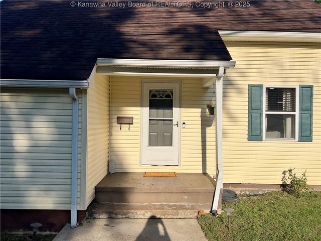 1018 Highland Drive, St Albans, WV 25177