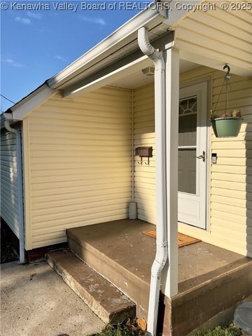 1018 Highland Drive, St Albans, WV 25177