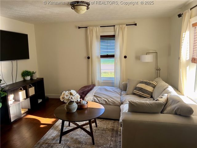 1018 Highland Drive, St Albans, WV 25177