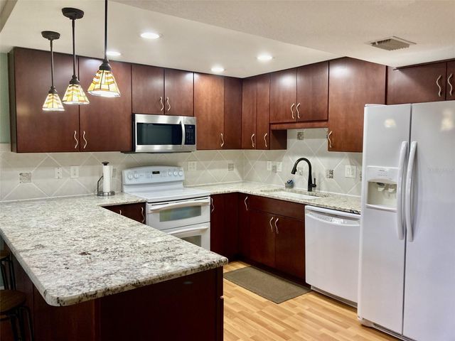 305 30TH AVENUE W A212, Bradenton, FL 34205