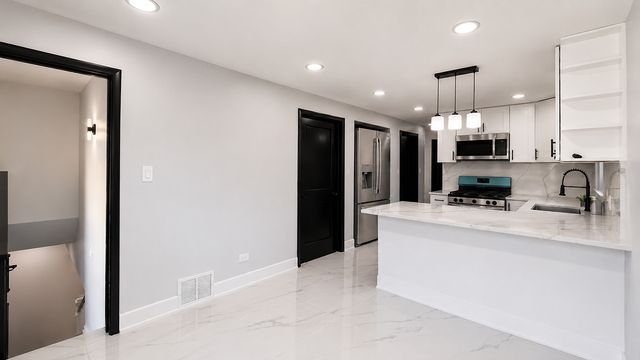 5742 W 63rd Place, Chicago, IL 60638