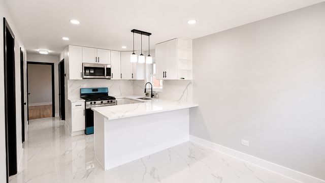 5742 W 63rd Place, Chicago, IL 60638