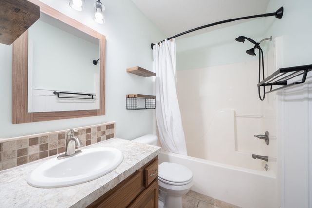 8202 W 16th Ct N, Wichita, KS 67212