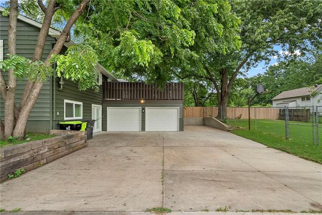 101 Manor Drive, Belton, MO 64012