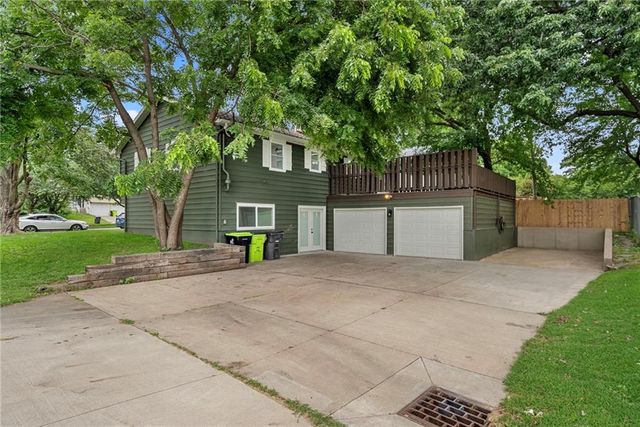 101 Manor Drive, Belton, MO 64012
