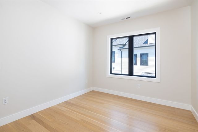 356 Linwood Ave 356, Newton, MA 02460
