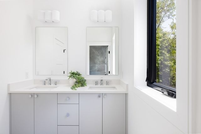 356 Linwood Ave 356, Newton, MA 02460