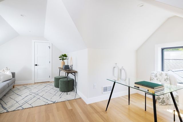 356 Linwood Ave 356, Newton, MA 02460