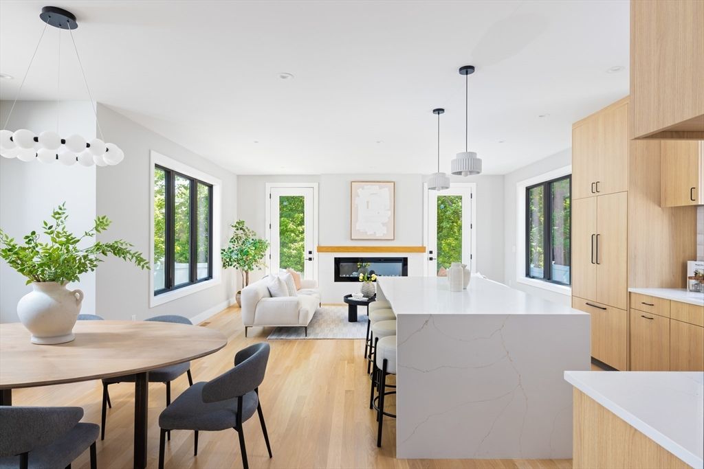356 Linwood Ave 356, Newton, MA 02460