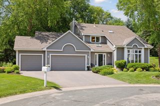 9988 Applewood Circle, Eden Prairie, MN 55347