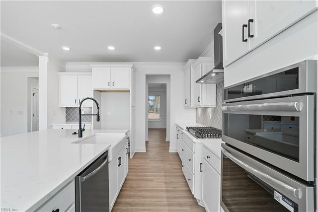 1327 Wharf Hill DR, Smithfield, VA 23430