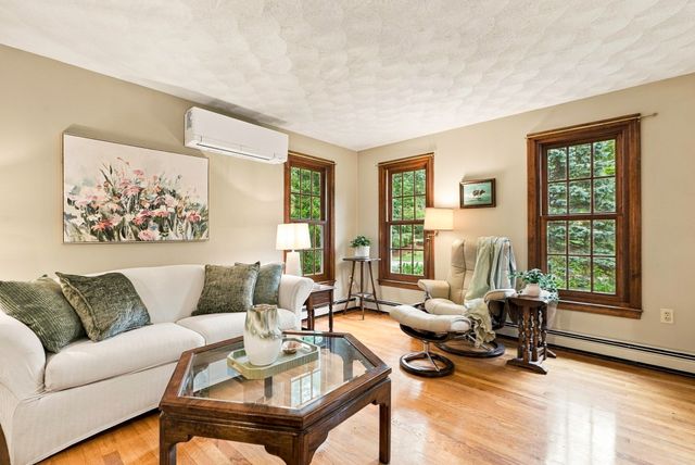 8 Joseph Rd, Hopkinton, MA 01748