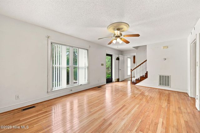 303 Harvey Circle, Grifton, NC 28530