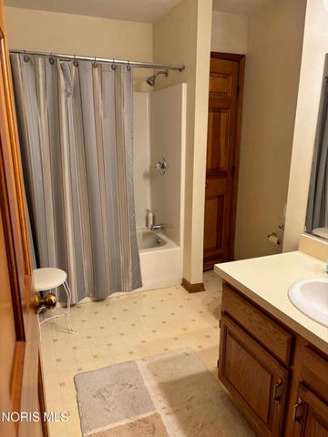 6901 Heather Cove Place, Maumee, OH 43537