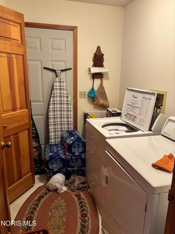 6901 Heather Cove Place, Maumee, OH 43537