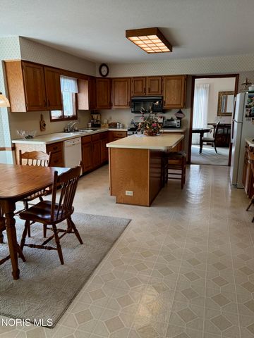 6901 Heather Cove Place, Maumee, OH 43537