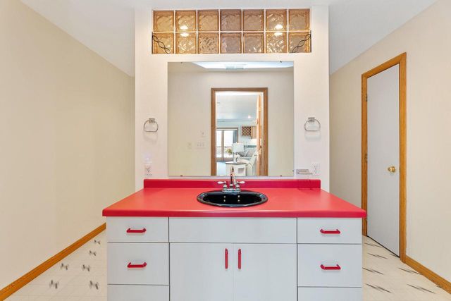 N946 Lauterbach ROAD, La Crosse, WI 54601