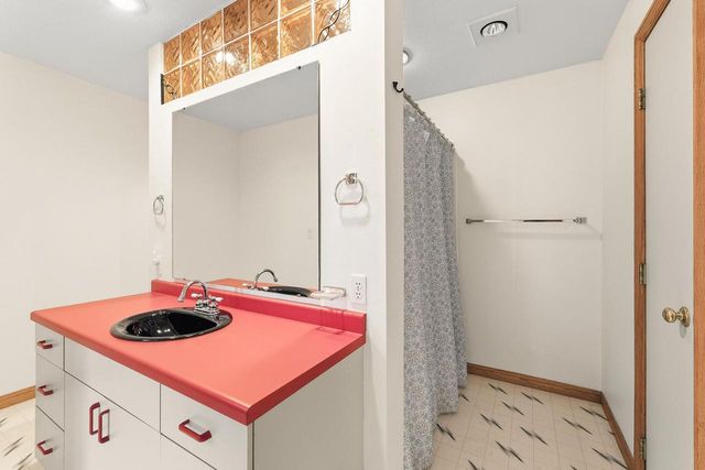 N946 Lauterbach ROAD, La Crosse, WI 54601