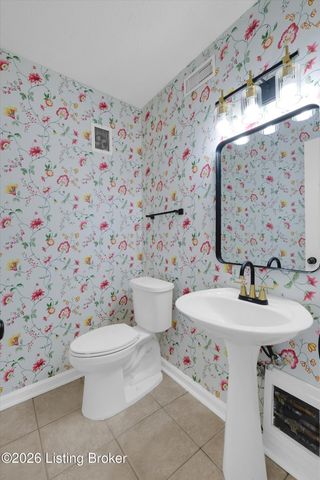 7813 Montero Dr, Prospect, KY 40059