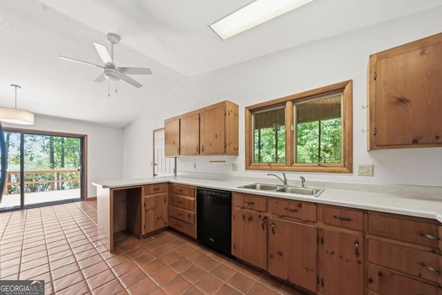 1041 Chieftian Way, White Plains, GA 30678
