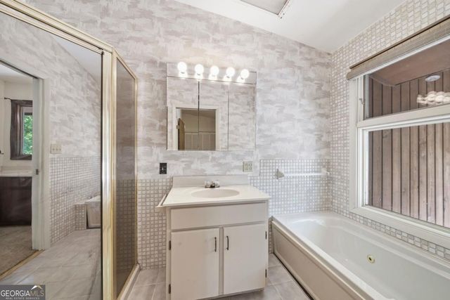 1041 Chieftian Way, White Plains, GA 30678