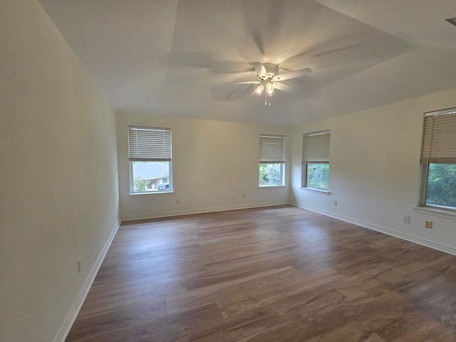 1303 Malibu Dr, Kerrville, TX 78028