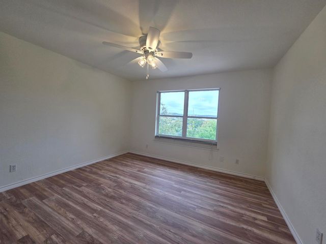 1303 Malibu Dr, Kerrville, TX 78028