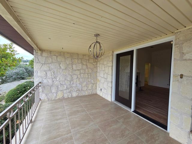 1303 Malibu Dr, Kerrville, TX 78028