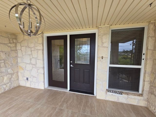 1303 Malibu Dr, Kerrville, TX 78028
