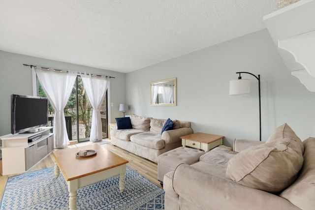 281 Boylston St D, Lowell, MA 01852