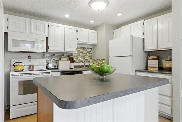 281 Boylston St D, Lowell, MA 01852