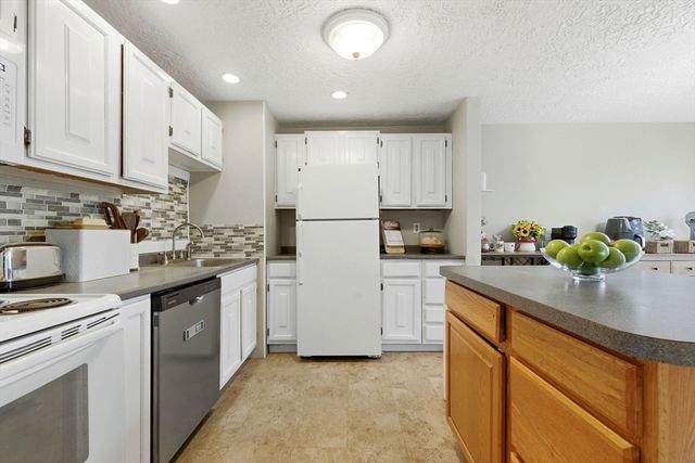 281 Boylston St D, Lowell, MA 01852