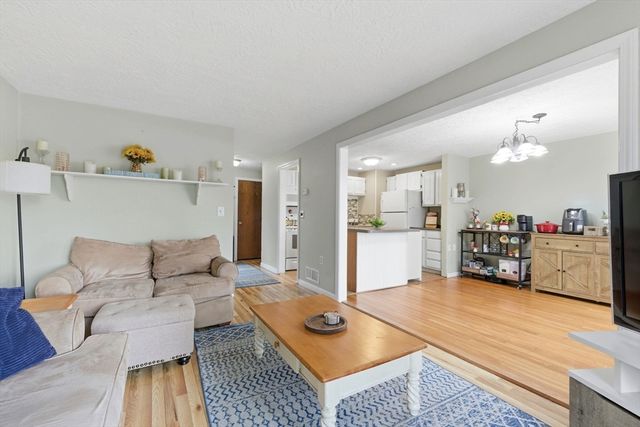 281 Boylston St D, Lowell, MA 01852