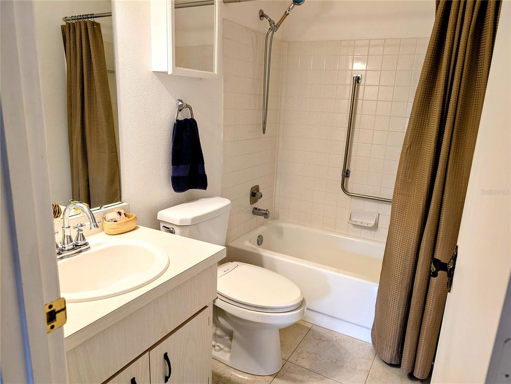 Image 18 of property listing at 2808 60TH AVENUE W 1702, Bradenton, FL 34207
