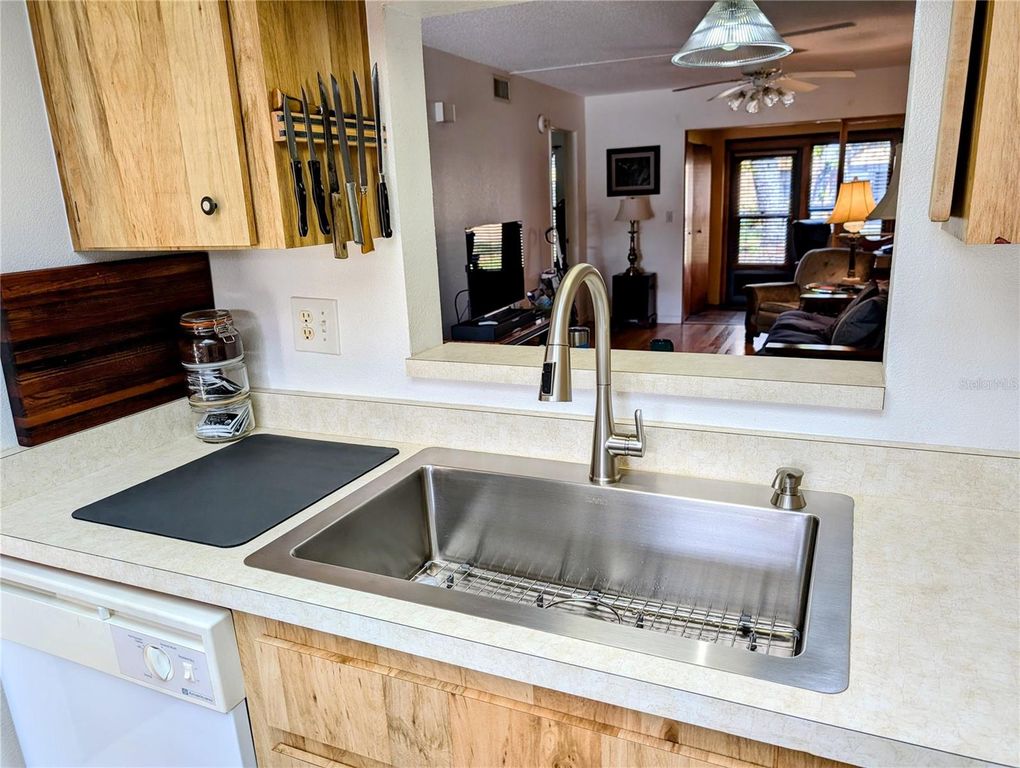 Image 5 of property listing at 2808 60TH AVENUE W 1702, Bradenton, FL 34207