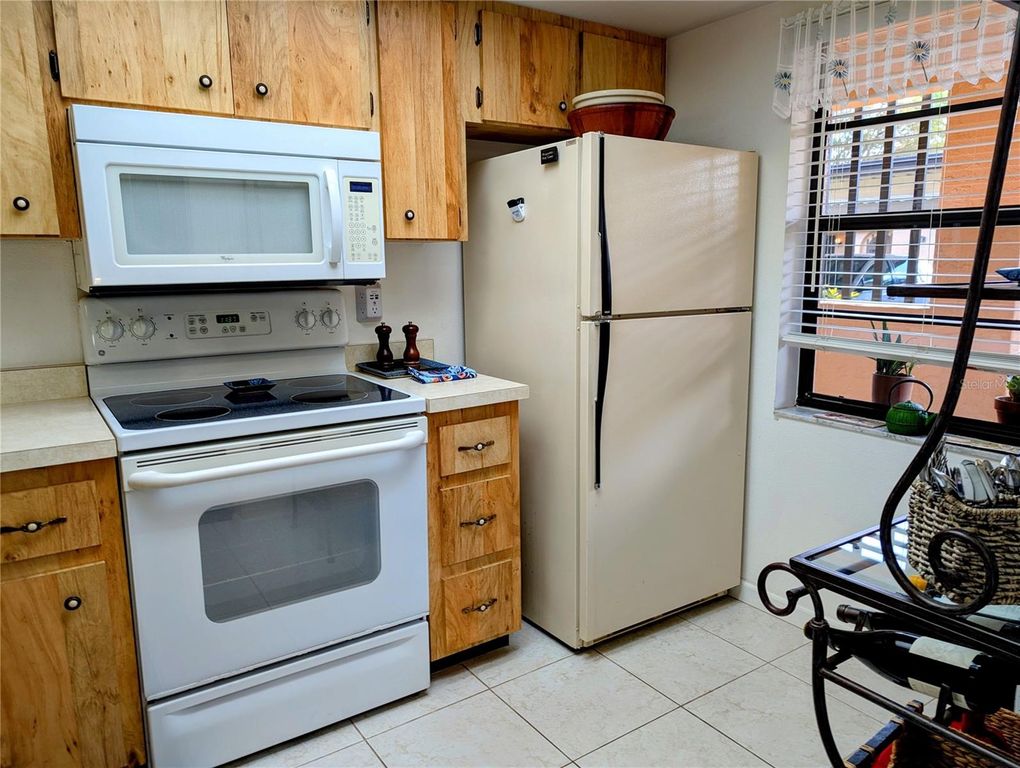 Image 6 of property listing at 2808 60TH AVENUE W 1702, Bradenton, FL 34207
