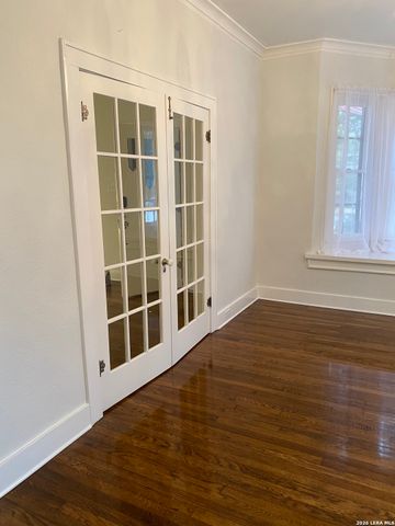 322 FURR DR, San Antonio, TX 78201