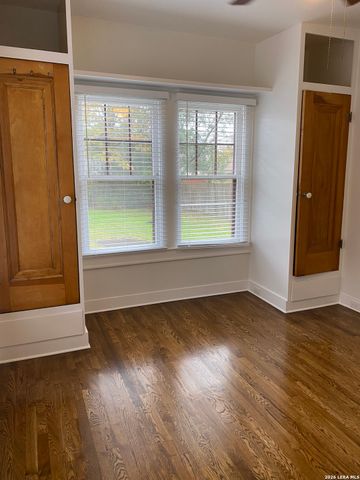 322 FURR DR, San Antonio, TX 78201