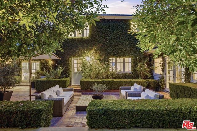 5020 Bilmoor Avenue, Los Angeles, CA 91356