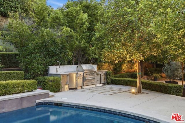 5020 Bilmoor Avenue, Los Angeles, CA 91356