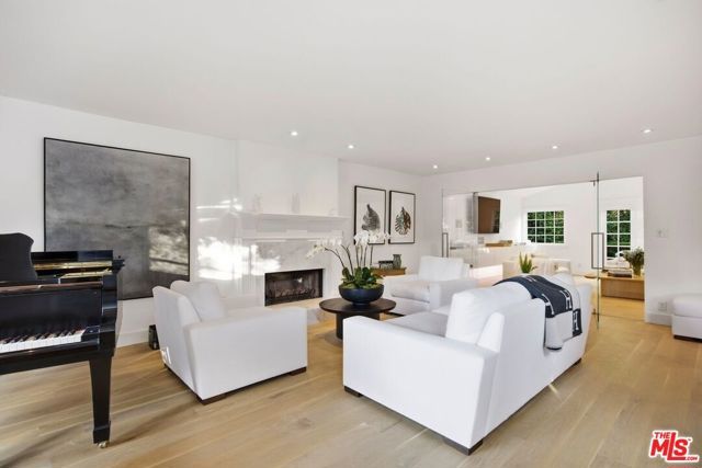 5020 Bilmoor Avenue, Los Angeles, CA 91356